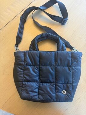 lululemon athletica Black Quilted Puffer Tote with Crossbody Strap - 5 liter EUC